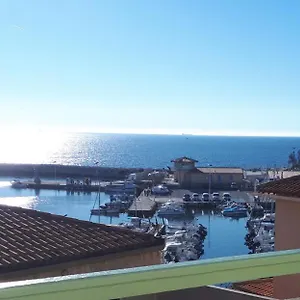 Appartement Magnifique Vue Mer Et Port, Sausset-les-Pins
